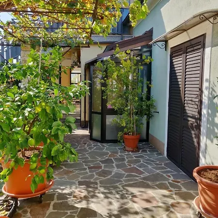 Tolles In Mit Grill- Terrasse Und Garten By Interhome *