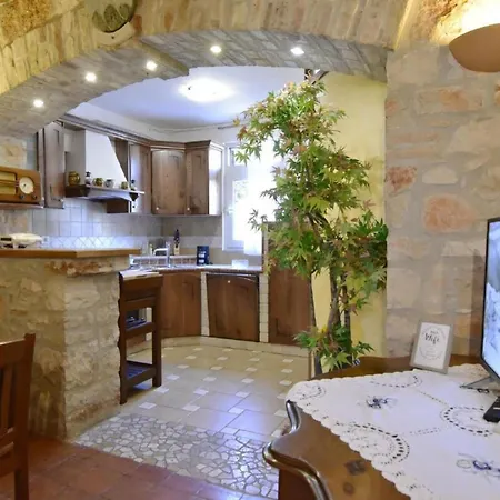 Apartman Tolles In Mit Grill- Terrasse Und Garten By Interhome Umag