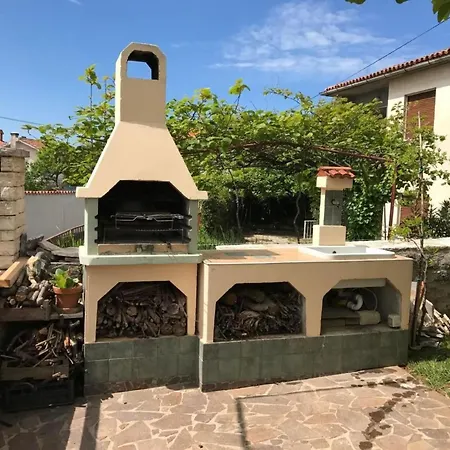 Tolles In Mit Grill- Terrasse Und Garten By Interhome Umag