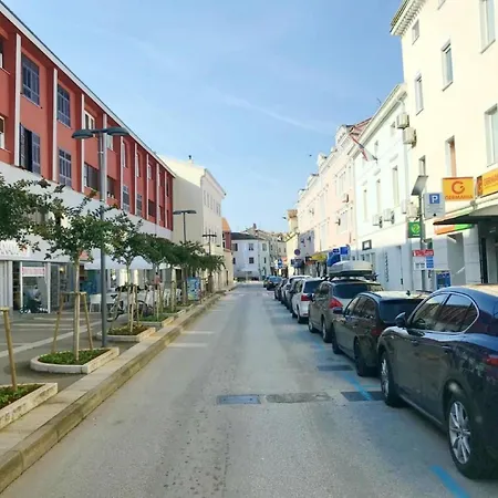 Tolles In Mit Grill- Terrasse Und Garten By Interhome Apartman Umag